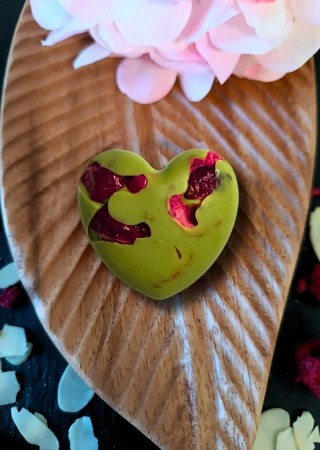 Praliny Pełne z Białej Czekolady - Matcha i Żurawina